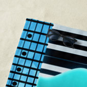 Serviette de plage turquoise de guitare électrique (En situation)