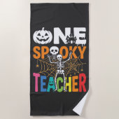Serviette De Plage Un design Halloween d'enseignant effrayant_1 (Devant)