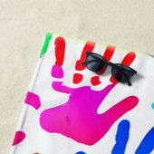 Serviette De Plage Un monde de mains en couleur (En situation)