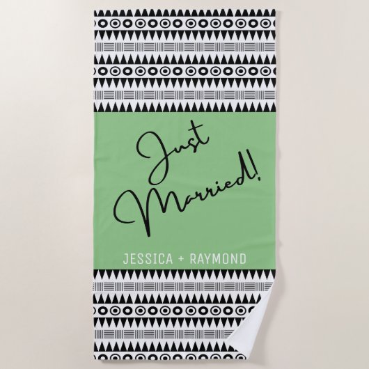 Serviette De Plage Un Motif tribal vert et personnalisé marié (Devant)