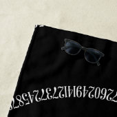 Serviette De Plage Une spirale de Pi Graphic sur une (En situation)