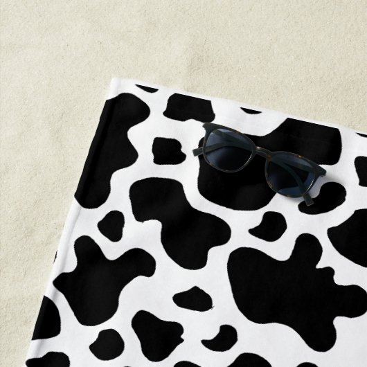 Serviette De Plage Vache Imprimer les taches d'animaux noirs modernes (En situation)