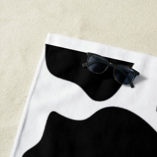Serviette De Plage Vache noire et blanche (En situation)