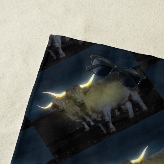 Serviette De Plage Vaches Highland Qui Jaillissent Dans L'Ombre, Serv (En situation)