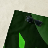 Serviette De Plage Vague Spirale Vert Foncé Et Lime (En situation)