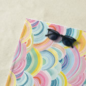 Serviette De Plage Vagues Abstraites colorées (En situation)