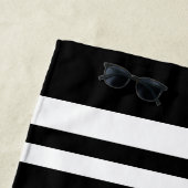 Serviette De Plage Ventilateur sportif Black Custom Name & Number (En situation)