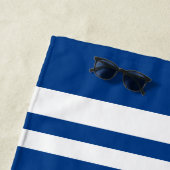 Serviette De Plage Ventilateur sportif Red Custom Name & Number (En situation)