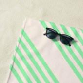 Serviette De Plage Vert et beige cinq rayures motif (En situation)