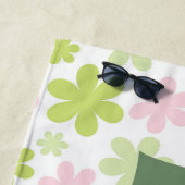 Serviette De Plage Vert et rose Super Floral Nom personnalisé (En situation)