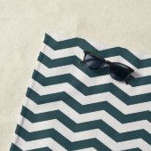 Serviette De Plage Vert pastel sarcelle nom zig zag rayure géométriqu (En situation)
