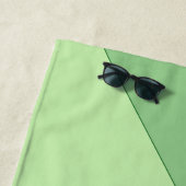 Serviette de plage verte du cool Chillaxin (En situation)