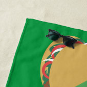 Serviette de plage verte flottante nom Taco (En situation)
