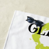 Serviette de plage verte GANG! (En situation)