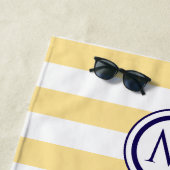 Serviette De Plage Vibes de plages côtières jaunes et blanches triées (En situation)