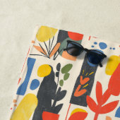 Serviette De Plage Vibrant Rouge, Jaune & Bleu Fauvisme Art Botanique (En situation)