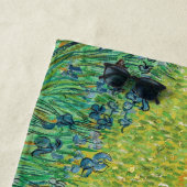 Serviette De Plage Vincent van Gogh - Champ avec Iris près d'Arles (En situation)