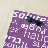 Serviette de plage violette avec texte santé ou Ch (En situation)