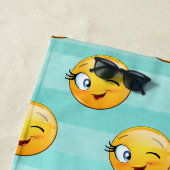 Serviette De Plage Visage mignon clignant d'œil Émoji (En situation)