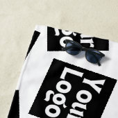 Serviette De Plage Votre logo de conception ou d'entreprise | Placeme (En situation)