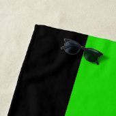 Serviette De Plage Votre logo ou image | Noir et vert brillant (En situation)