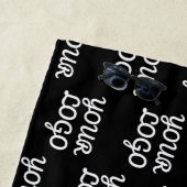 Serviette De Plage Votre logo | Simple répétition Motif de logo (En situation)