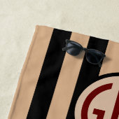Serviette De Plage Votre monogramme sur les rayures noires et (En situation)
