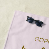 Serviette De Plage Week-end de bachelorette rose tropical personnalis (En situation)