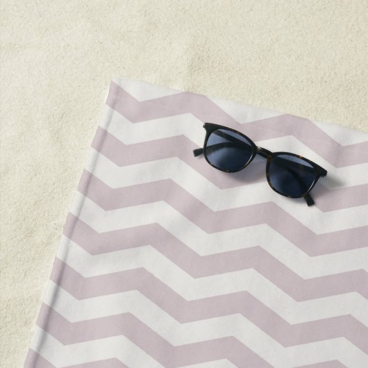 Serviette De Plage Zig zag géométrique rayé violet pastel (En situation)