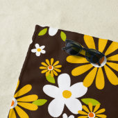 serviette de style motif aux fleurs des années 60  (En situation)