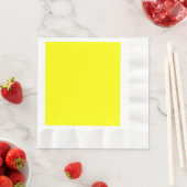 Serviette de table en papier jaune (En situation)