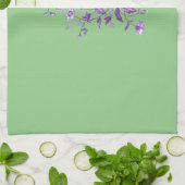 Serviette de table violette vibrante sur un vert l (Plié)