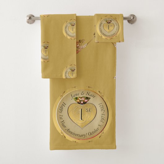 Serviette dorée ocre pour les 1ers ou 50èmes noces (En situation)