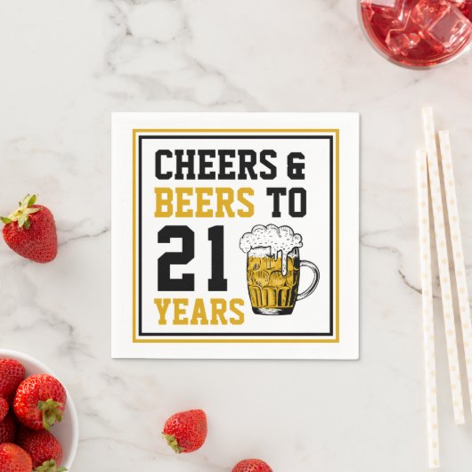 Serviette En Papier 21e anniversaire Cheers & Bières à 21 ans (En situation)