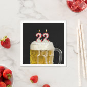 Serviette En Papier 22e Anniversaire Bière en noir (En situation)