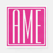 Serviette En Papier 3 Initiales Monogramme | Blanc sur rose chaud (Devant)