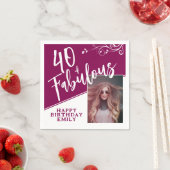 Serviette En Papier 40 et fabuleux script photo Magenta 40e anniversai (En situation)
