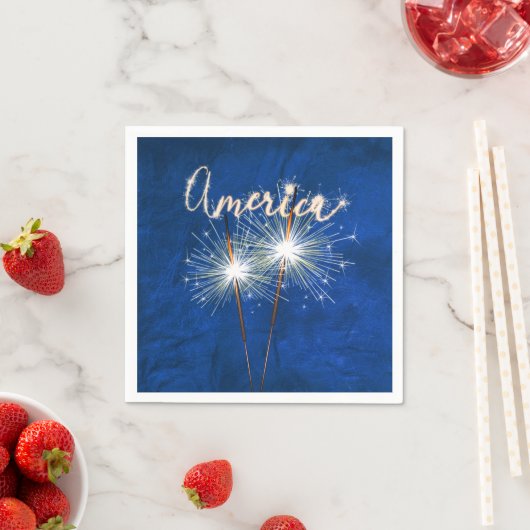 Serviette En Papier 4 juillet Party Sparkler en bleu (En situation)