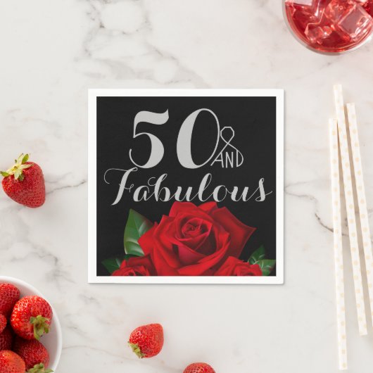 Serviette En Papier 50 et Fabuleux Anniversaire avec Roses Rouges (En situation)