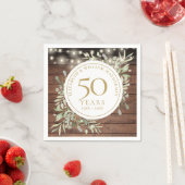 Serviette En Papier 50e Anniversaire Feuilles à cordes de bois rustiqu (En situation)