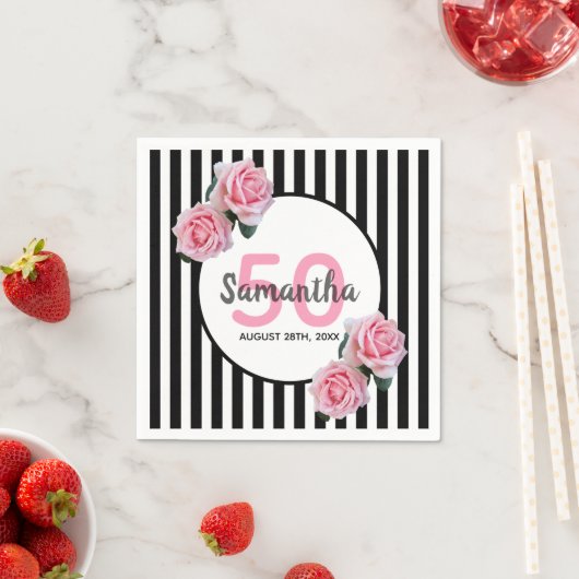 Serviette En Papier 50e anniversaire fleurs roses noir rayures nom (En situation)
