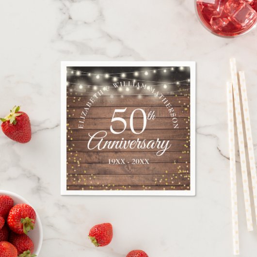 Serviette En Papier 50e anniversaire Gold Dust Rustic String lumières (En situation)