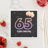 Serviette En Papier 65e anniversaire Balloons et Confetti (En situation)