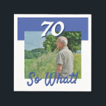 Serviette En Papier 70 alors What Funny Citer Photo 70th Birthday Part<br><div class="desc">70 Alors Quelle Drôle Citer Photo 70th Birthday Party Napkins. Des serviettes personnalisées à 70e anniversaire pour quelqu'un célébrant 70e anniversaire. Il est livré avec une citation drôle et motivationnelle 70 So What et est parfait pour une personne avec un sens de l'humour. Les serviettes sont en bleu et blanc....</div>