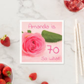 Serviette En Papier 70e anniversaire Rose rose Nom inspirationnel (En situation)