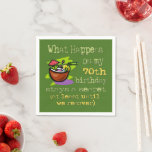 Serviette En Papier 70th Birthday Party Dons. Que se passe-t-il sur mo<br><div class="desc">70th Birthday Party Dons. Ce qui se passe à mon 70e anniversaire reste secret, au moins jusqu'à ce que nous nous en remettions ! Humour d'anniversaire amusant. Tags : "Bonne fête du 70e anniversaire", "plaisanteries amusantes du 70e anniversaire", "Soirée du 70e anniversaire de la margarita", "bleu vert violet clair", "mignon...</div>