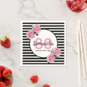 Serviette En Papier 80e anniversaire fleurs roses nom rayures noires (En situation)