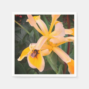 Serviette En Papier Abeille sur une fleur jaune