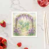 Serviette En Papier Allée de glycines dans un jardin d'été (En situation)