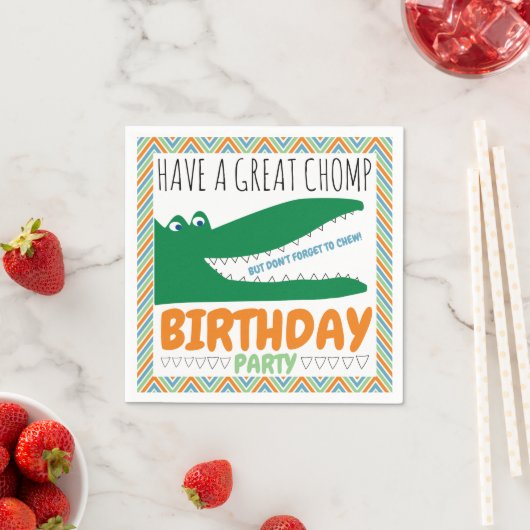 Serviette En Papier Alligator Chomp, Chevron Anniversaire Napkin (En situation)